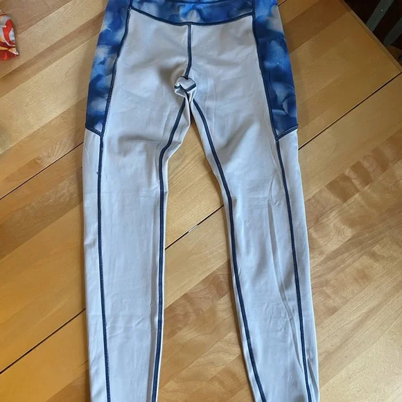 Lululemon leggings,  size 6 multi blue pattern . - Picture 7 of 7